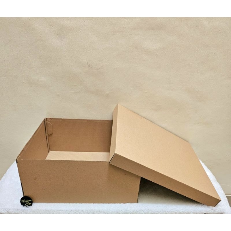 

BOX CAKE JUMBO - DUS KUE ULANG TAHUN - KOTAK CORRUGATED 45x45x20 (ISI : 10 PCS)
