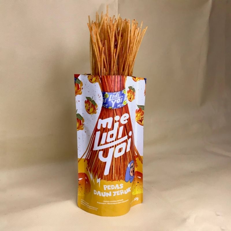

Cemilan favorite / cemilan keluarga / Jajanan viral / Mie lidi Viral / Mie lidi pedas daun jeruk