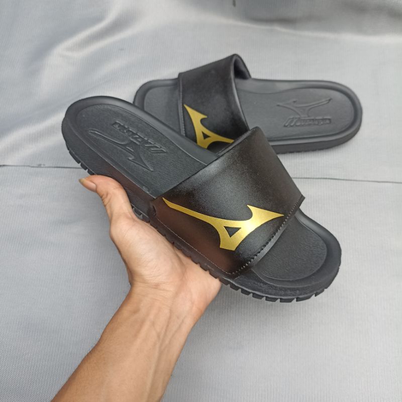 sandal mizuno pria hitam gold