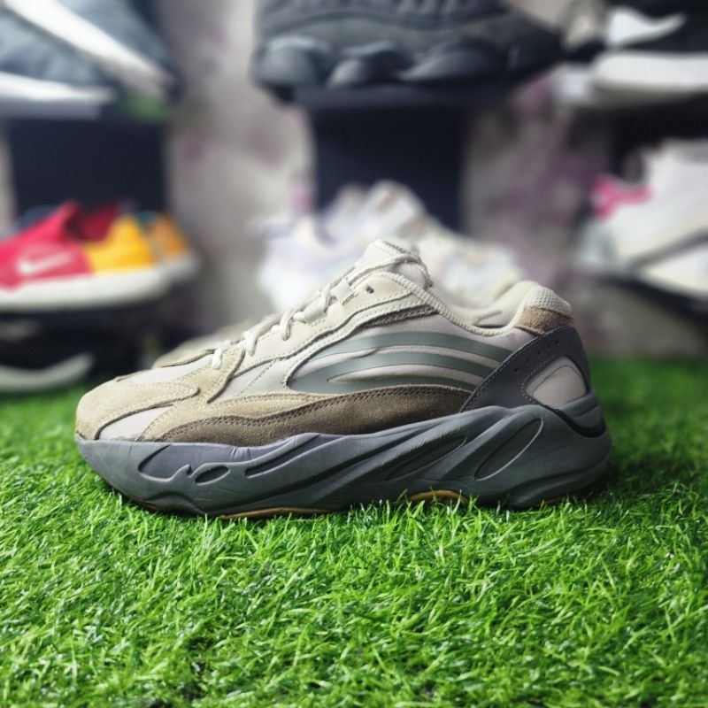 sepatu adidas yeezy boost 700 v2 tephra men's size 41⅓ (26cm)
