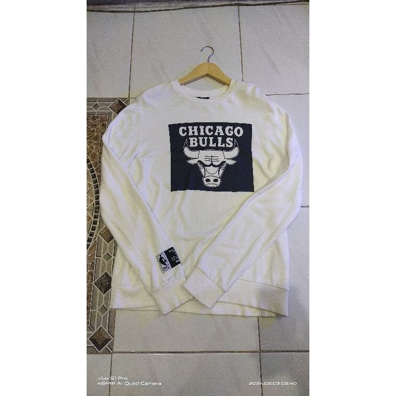 crewneck Chicago Bulls putih
