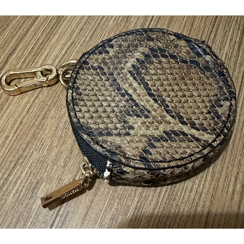 Preloved dompet koin Mango minus kikis