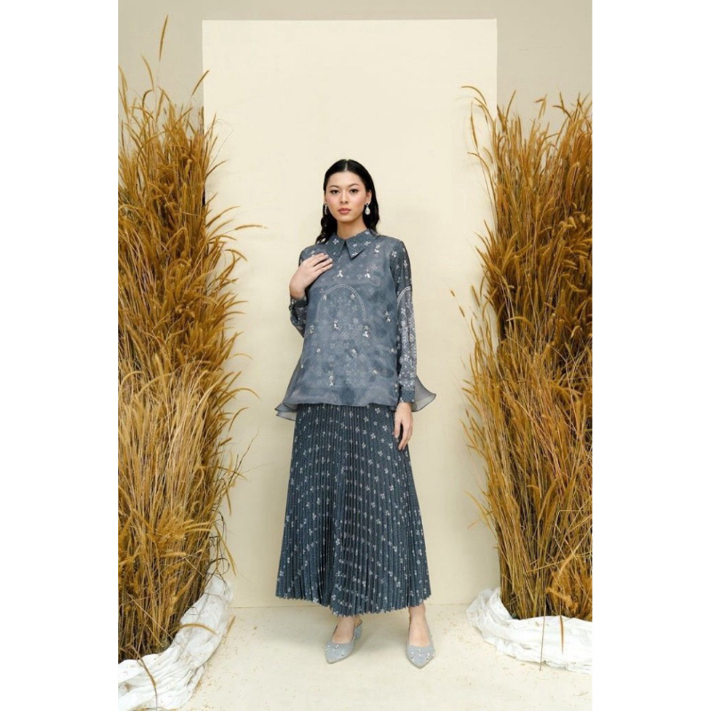 Pandai Sikek Blouse Skirt with Embellishment Savarna XL XXL - Wearing Klamby
