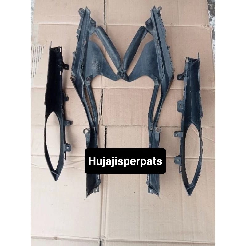 Sambungan Body Belakang Cover Body Suzuki SkyDrive Cabutan Original