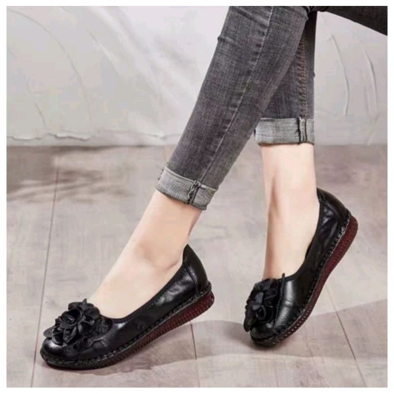 Sepatu Clark hitam ukuran 36 second