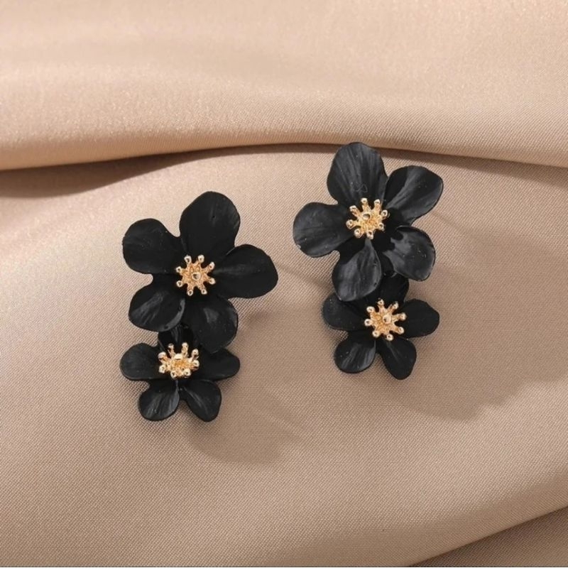 Anting Korea Bunga Susun Warna Hitam