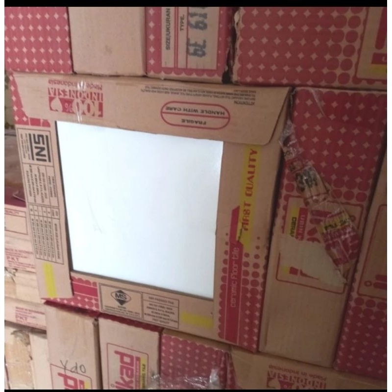Keramik Lantai 30x30 Putih Glossy/ Keramik 30 x 30 Putih Licin 1 dus Ikad KW 1/ Asia Tile KW1