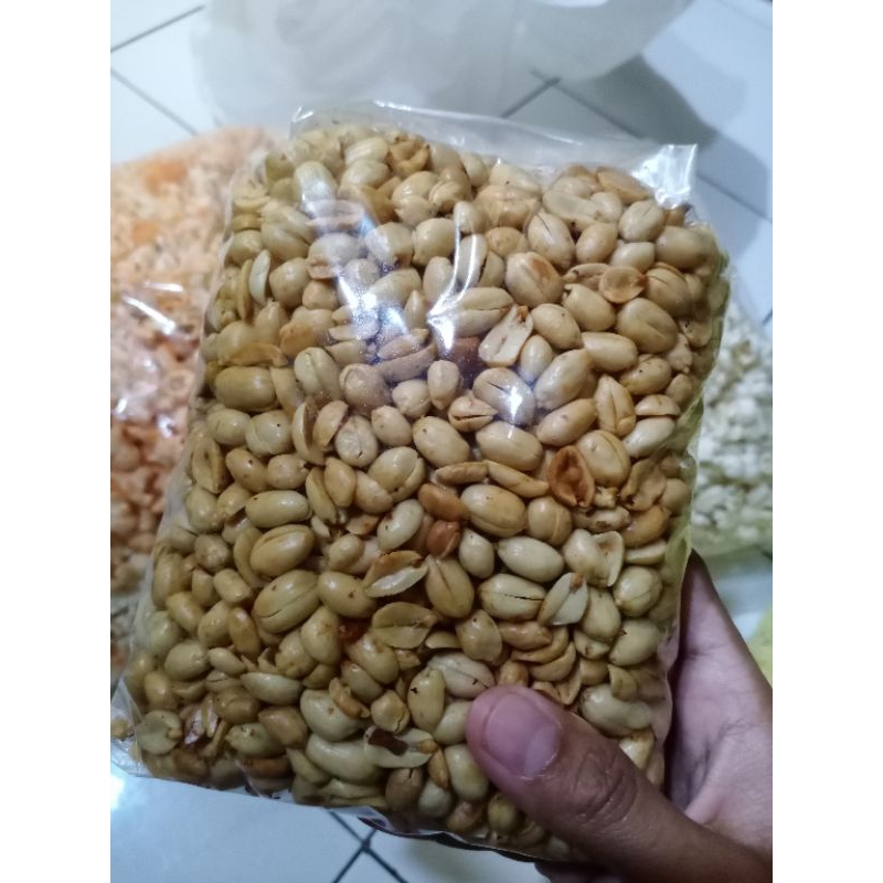 

Kacang Bawang Minimeal 500 gr, 1 kg Cemilan Lebaran Isi Toples