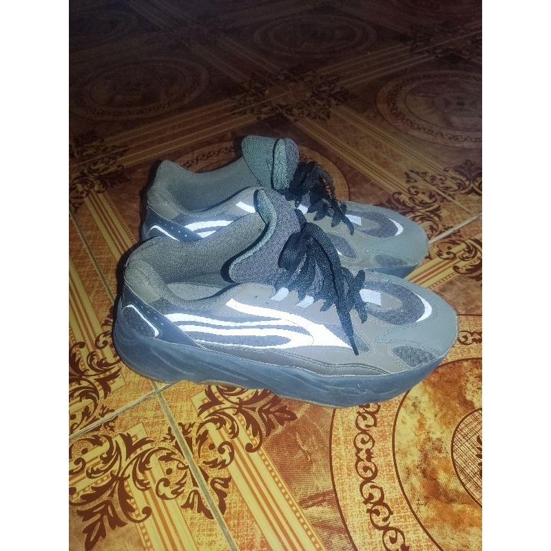 Adidas Yeezy Boost 700 Mauve