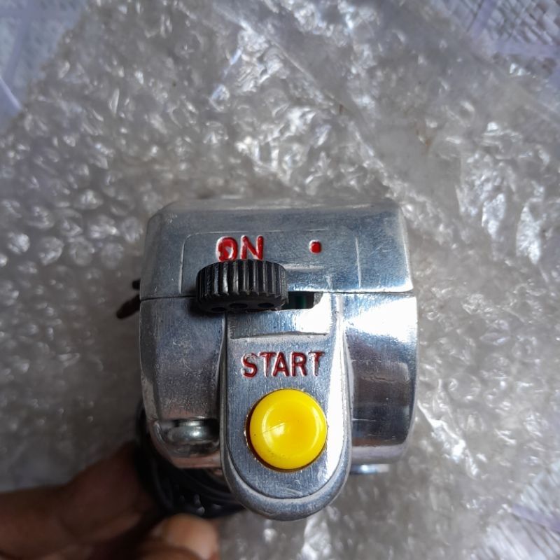 Holder saklar kanan honda c700 c800