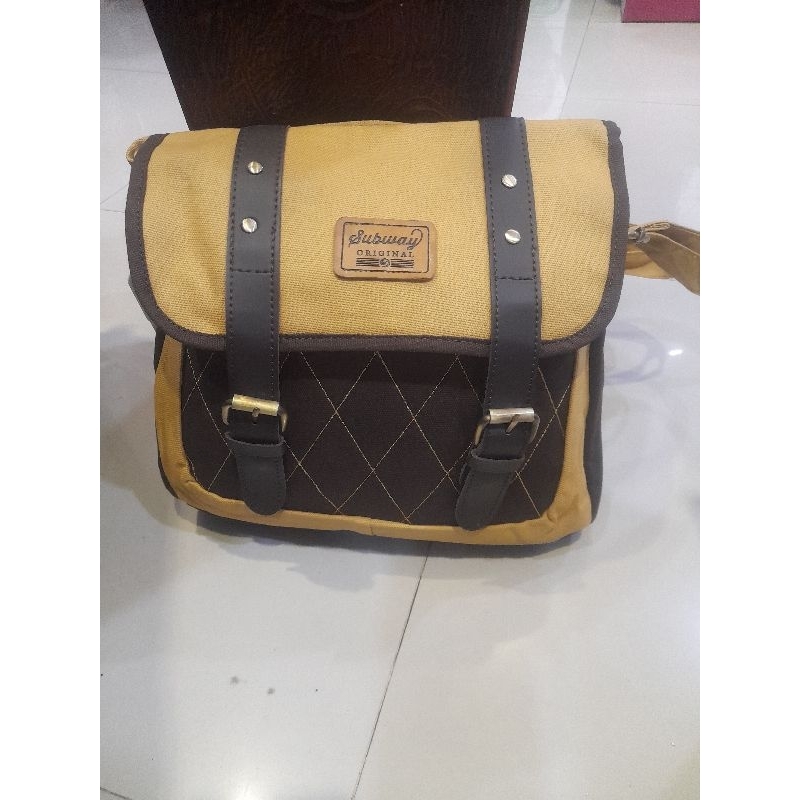 Tas selempang Subway