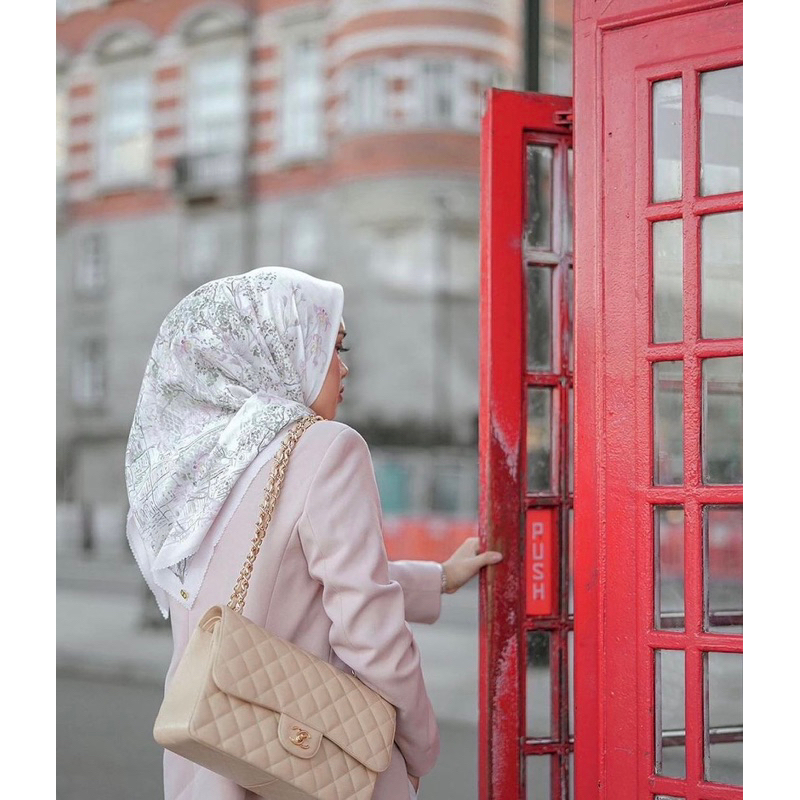 ((❌SOLD❌)) Buttonscarves British Series - White • PRELOVED PL •