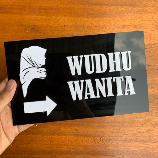 

papan petunjuk papan sign akrilik hitam putih tempat wudhu pria tempat wudhu wanita petunjuk panah tempat wudhu pria wanita