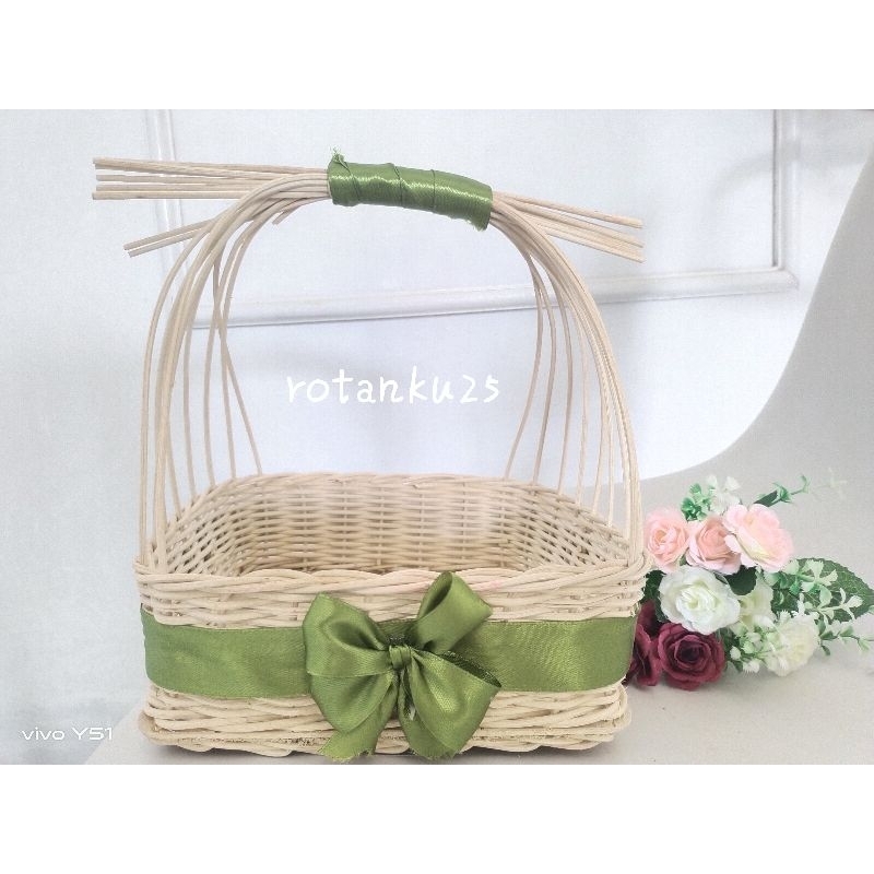 

keranjang LEBARAN / hampers LEBARAN / keranjang rotan / keranjang serbagun