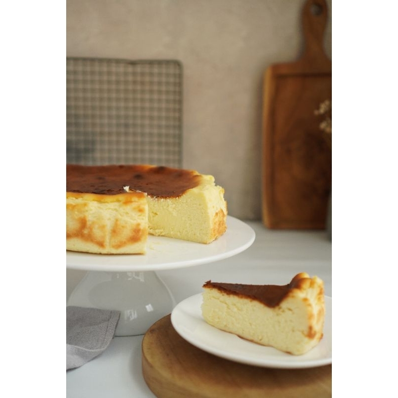 

Basque Burnt Cheesecake Whole Cake 20cm Kue Utuh Ulang Tahun Hari Raya