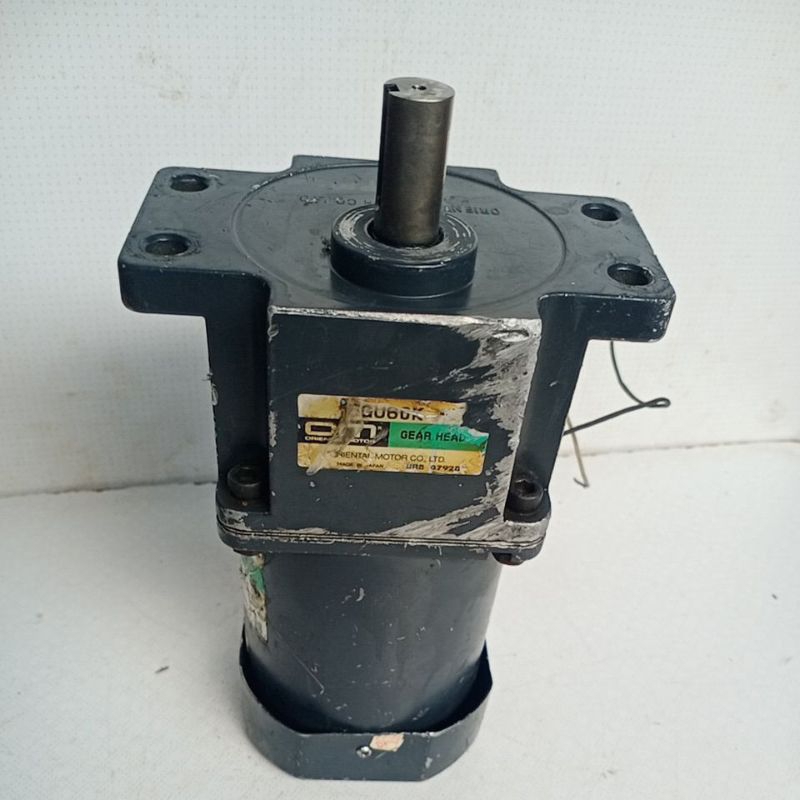 ORIENTAL MOTOR GEARBOX AC 1PHASE.    220 V.    60 W.    25 RPM.   RATIO 1:60