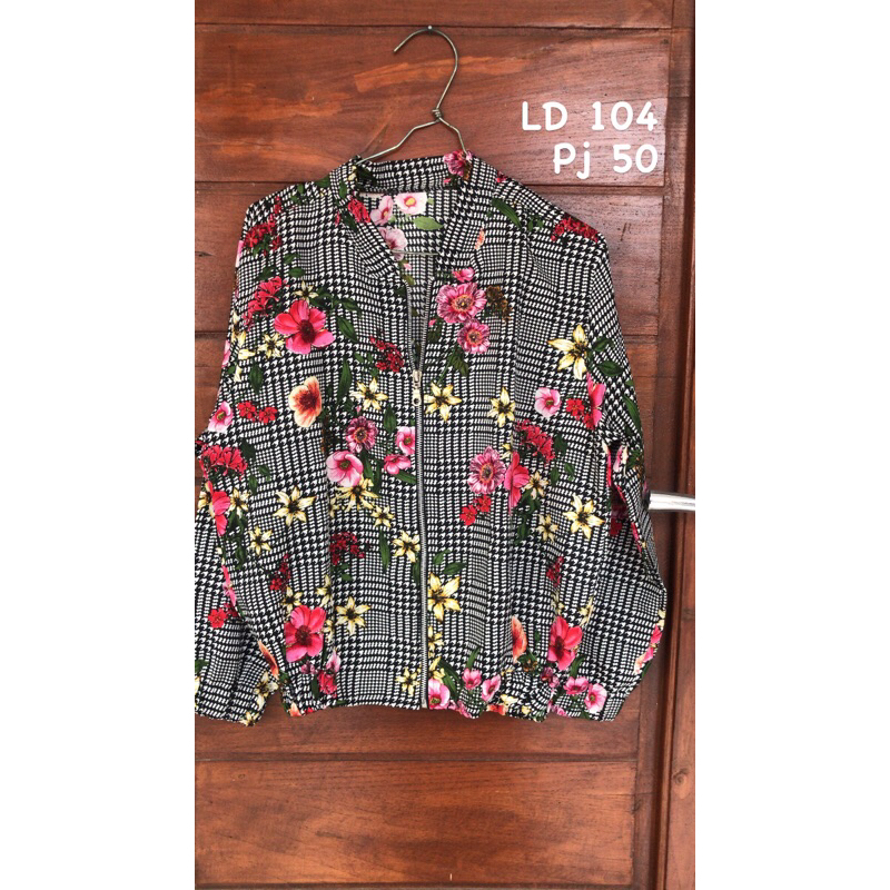 bomber motif bunga