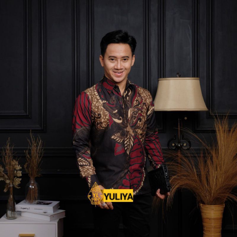 Kemeja batik motif Sangkuriang Merah