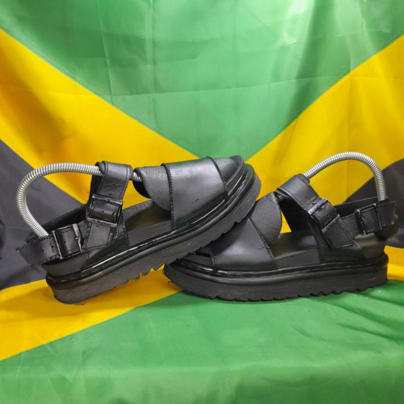 dr martens voss sandals