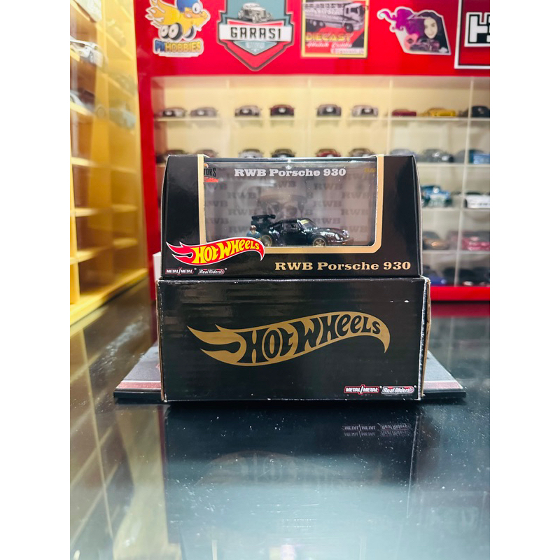 Hotwheels RLC Porsche RWB 930 w/ Akira Nakai Figure