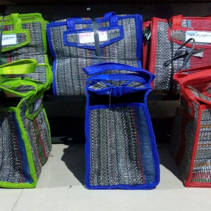 

Every Souvenir A Testament to Your Journey Tas Hajatan Tenun Tikar Ukuran Besar Muat Gula 1kg Tas Hajatan Tas Souvenir