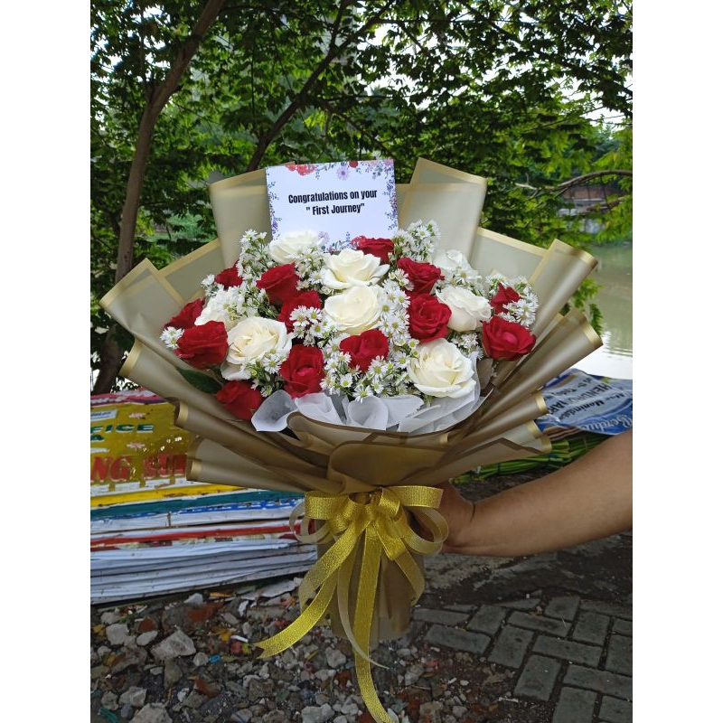 buket bunga surabaya / buket wisuda / bunga asli