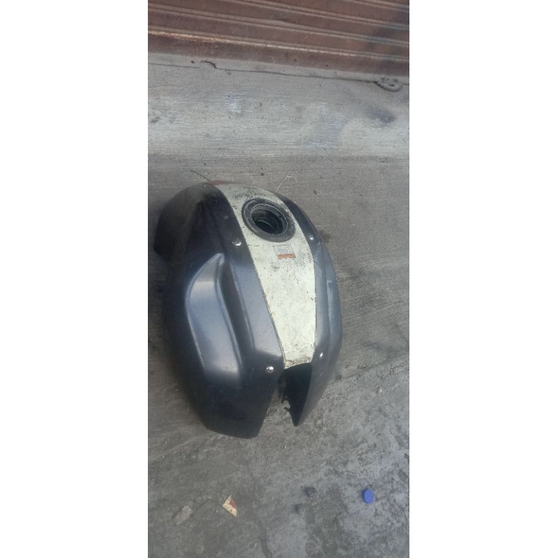 KONDOM TANGKI  KANAN KIRI+TENGAH MOTOR FOR YAMAHA BYSON BARANG SECOND CABUTAN ORIGINAL% WARNA PUTIH 