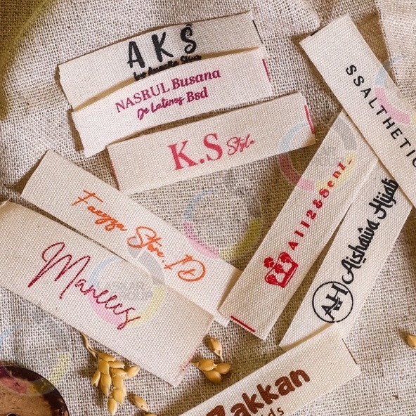 

label piterban halus tebal custom printing lebel tag baju nama sendiri