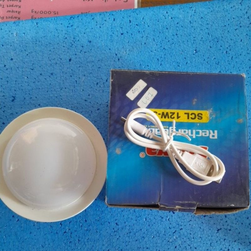 lampu emergency surya digantung di cas usb