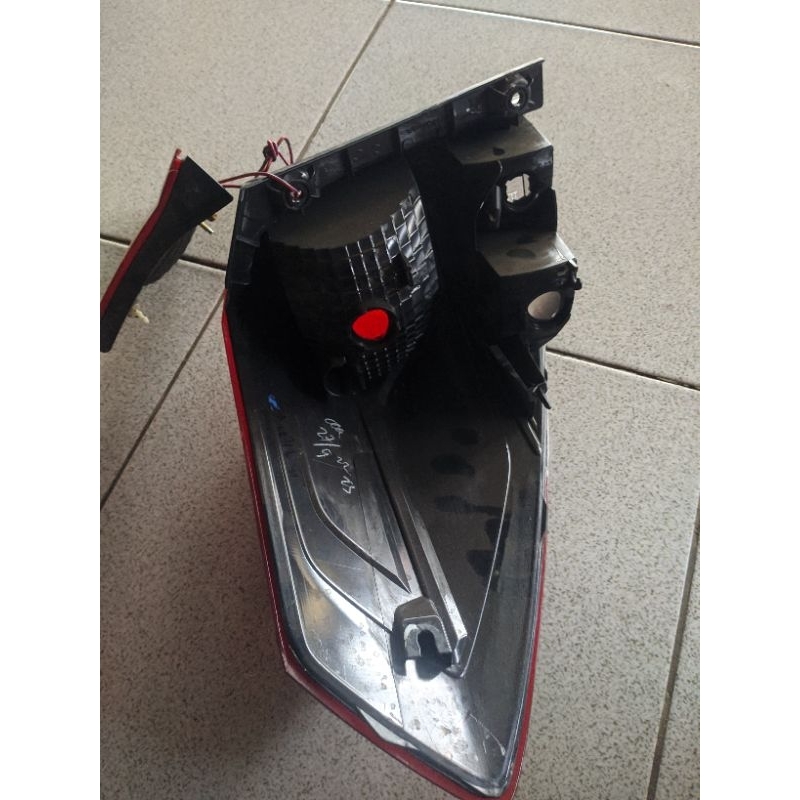 reflektor stoplamp lampu belakang Mobilio 2016