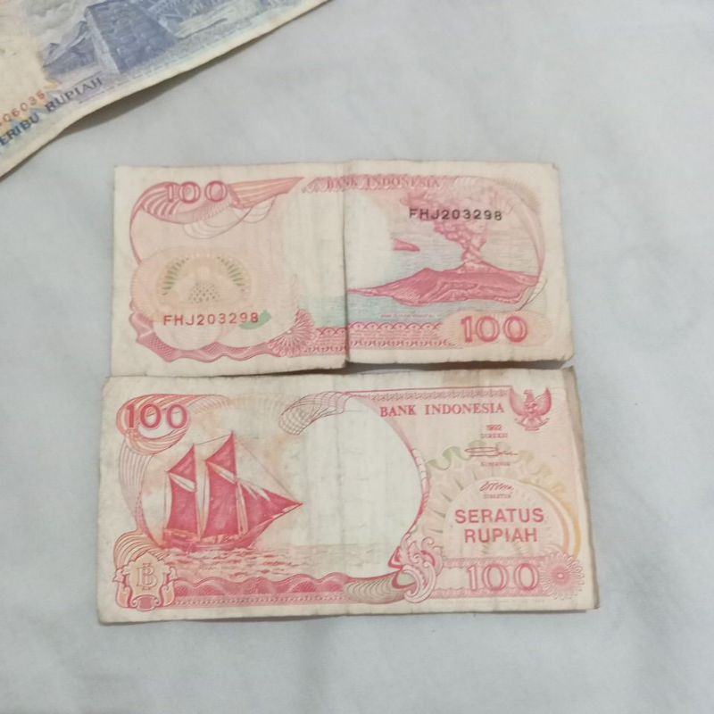 uang kertas 100 rupiah kapal pinisi edisi 1992 tidak mulus