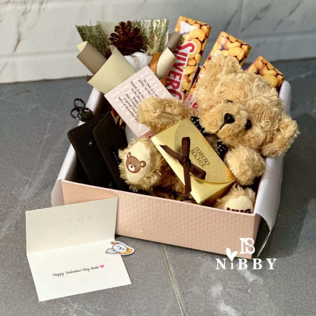 

LOCKYLOVE HAMPERS Valentine Gift Chocolate | Hard Box | Buket Bunga | Coklat Fererro Silverqueen Pocky Kisses| Boneka Premium | Hadiah Pacar Cewek Ulang Tahun Wisuda Anniversary Sidang Mewah