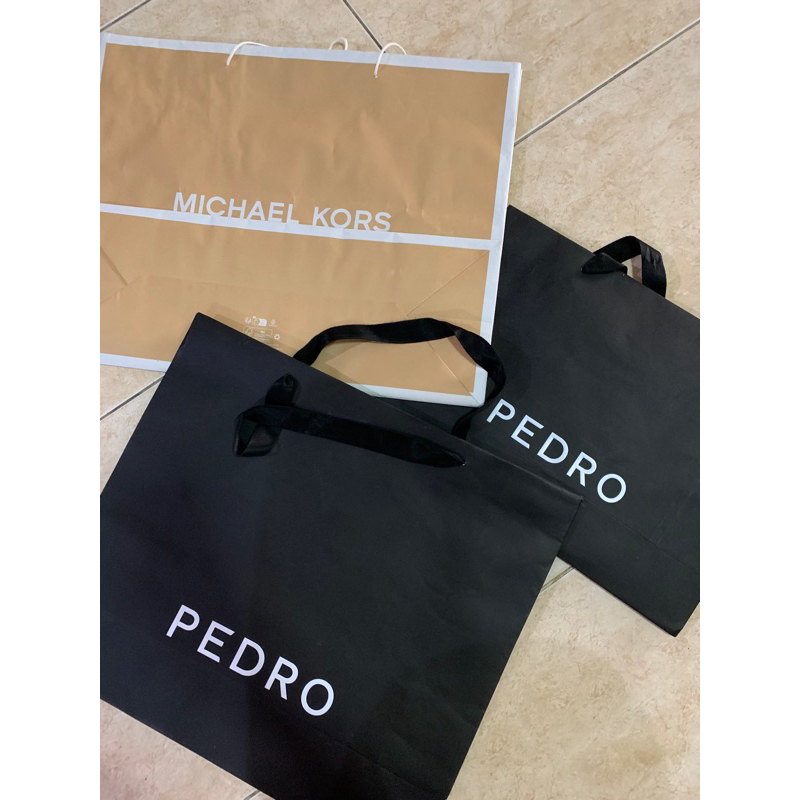 

KANTONG KERTAS SKII MICHAEL KORS PEDRO LOCCITANE UNIQLO ORIGINAL STORE