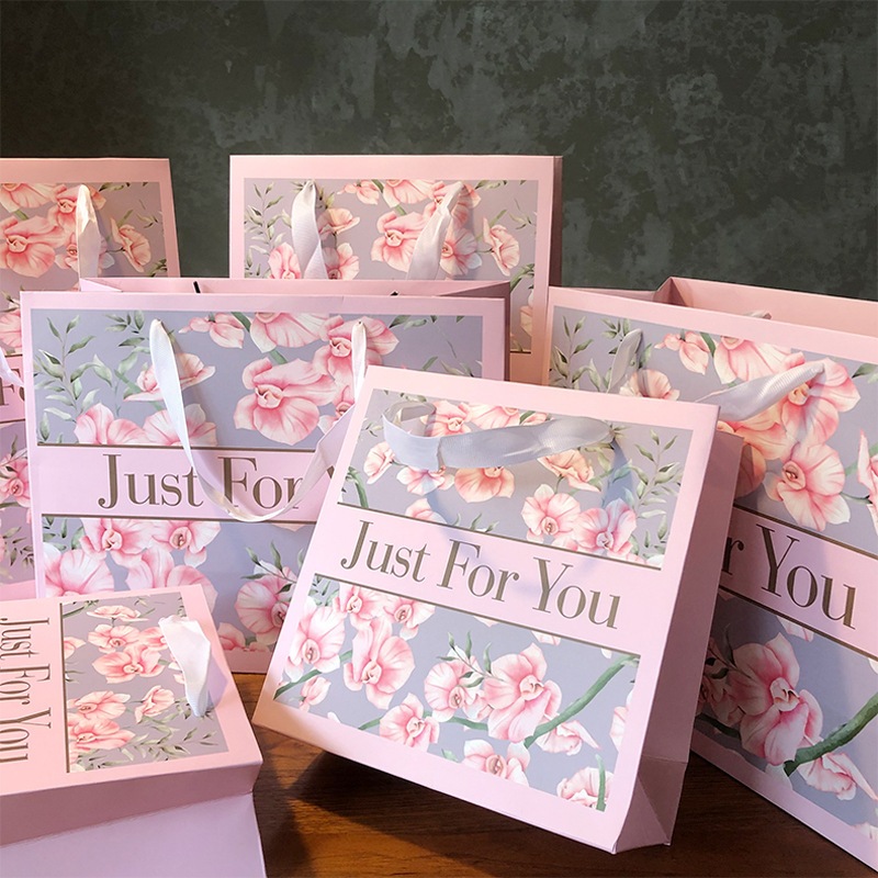 

Paperbag tebal / grosir paperbag motif / tas hadiah
