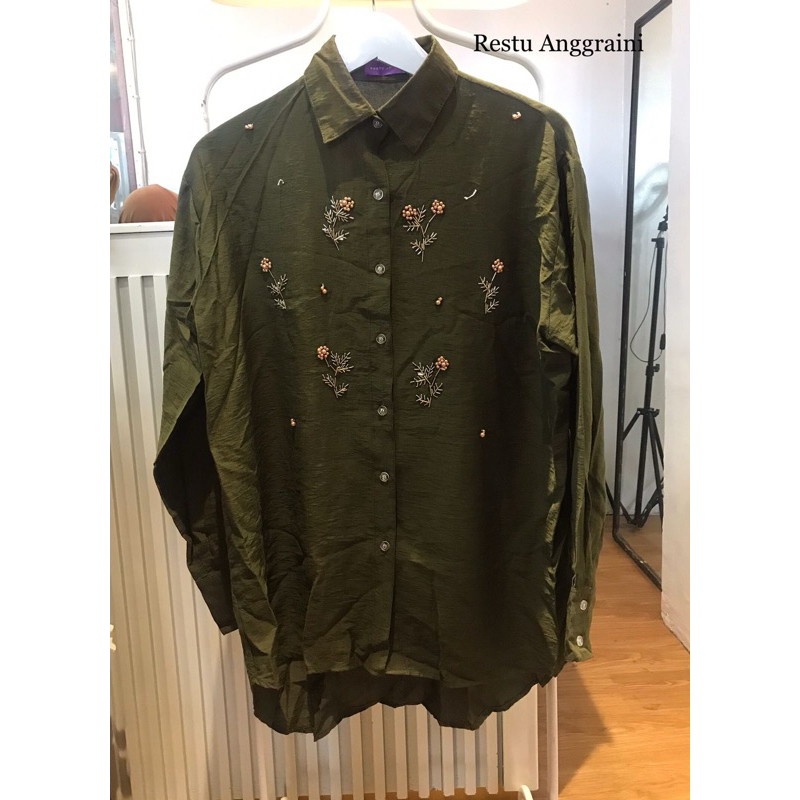 atasan kemeja brand restu anggraini like new bigsize LD 110