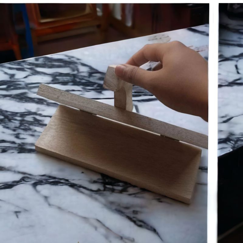 geprek pisang. alat penekan pisang