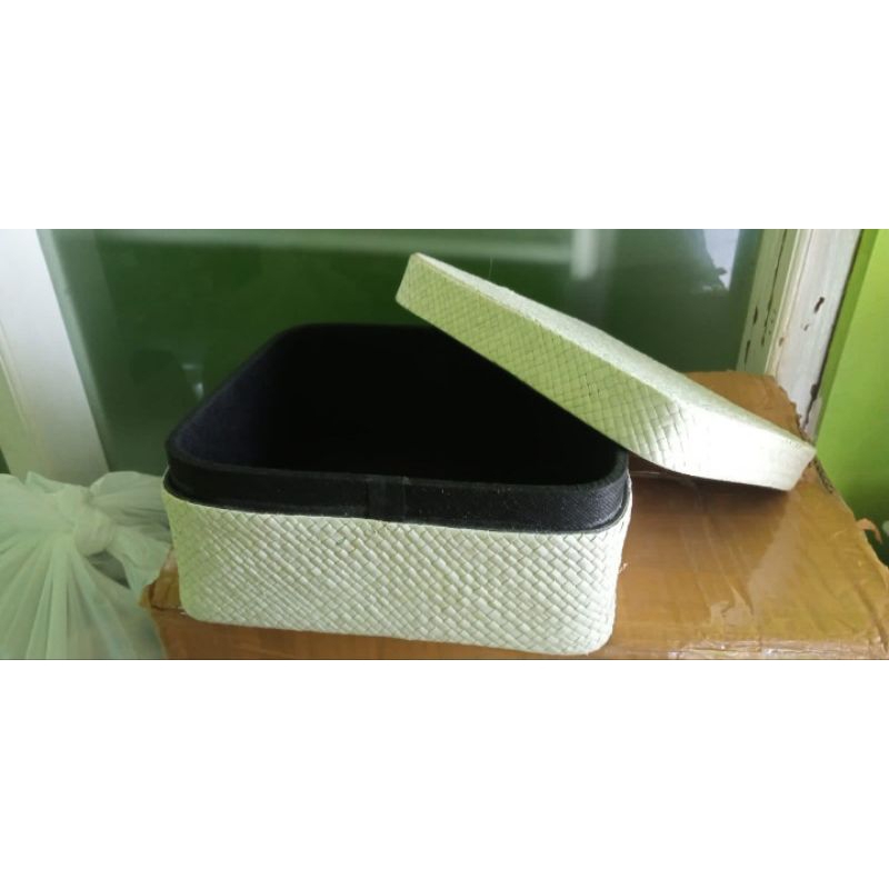 

Box pandan ukuran 22 x 10 x 8 cm