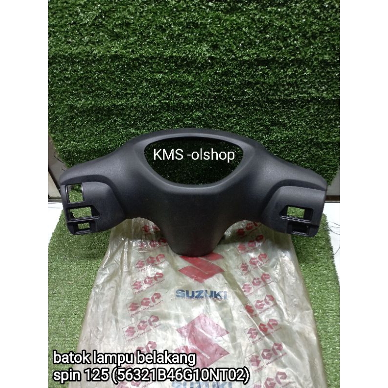 batok belakang/batok lampu depan bagian belakang Suzuki spin 125 Ori SGP (56321B46G10NT02)