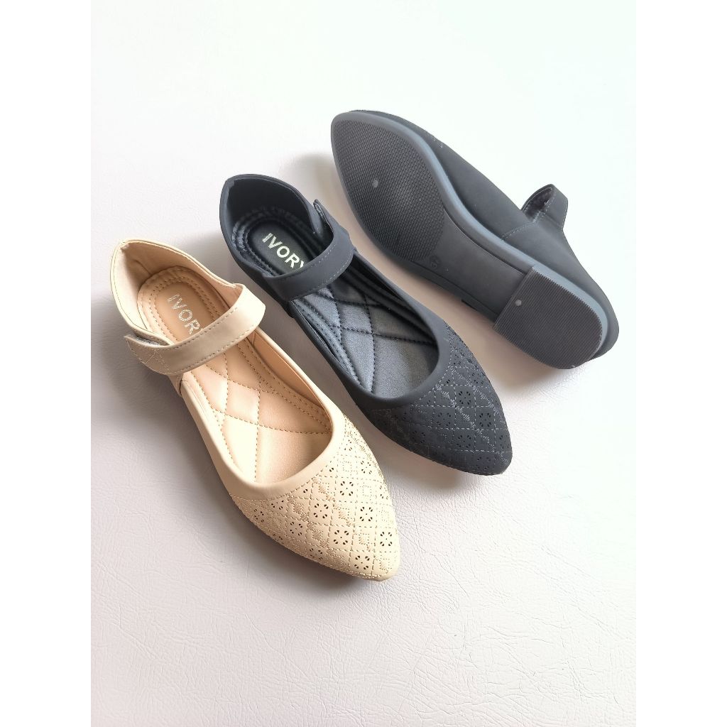 IVORY Sepatu Wanita Flat Tali Tengah W399-268
