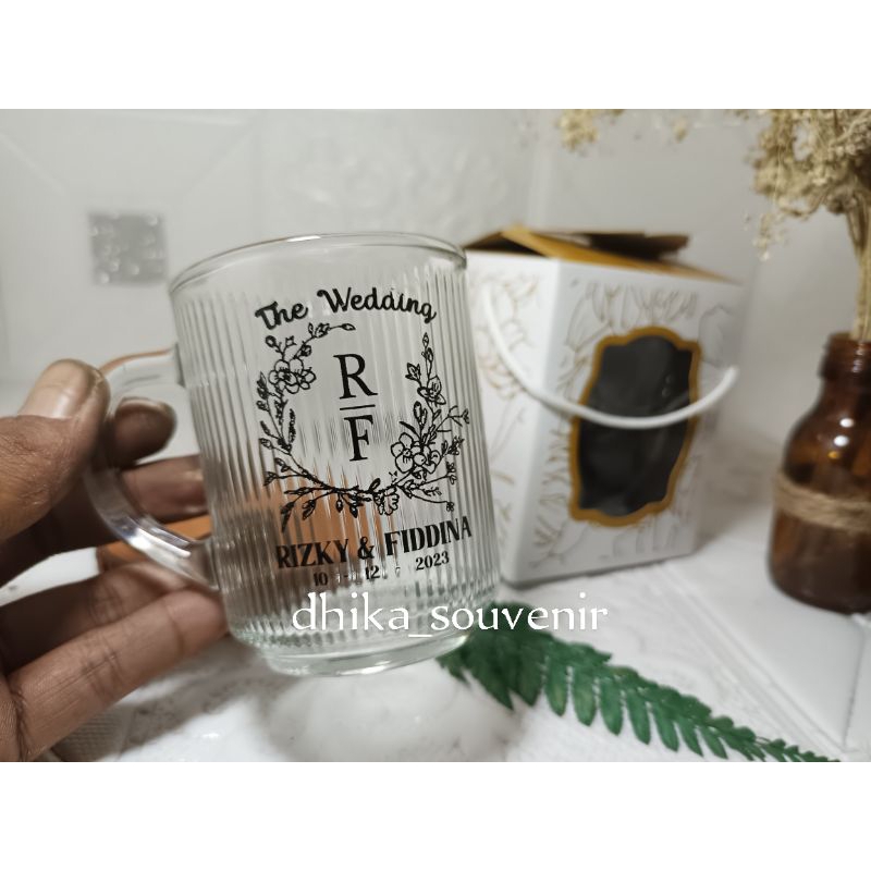 Souvenir Pernikahan Gelas Gagang Salur Box