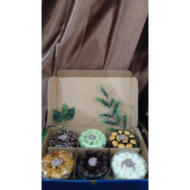 

PAKET KUE LEBARAN BY KUKI COOKIES ( isi 6 )