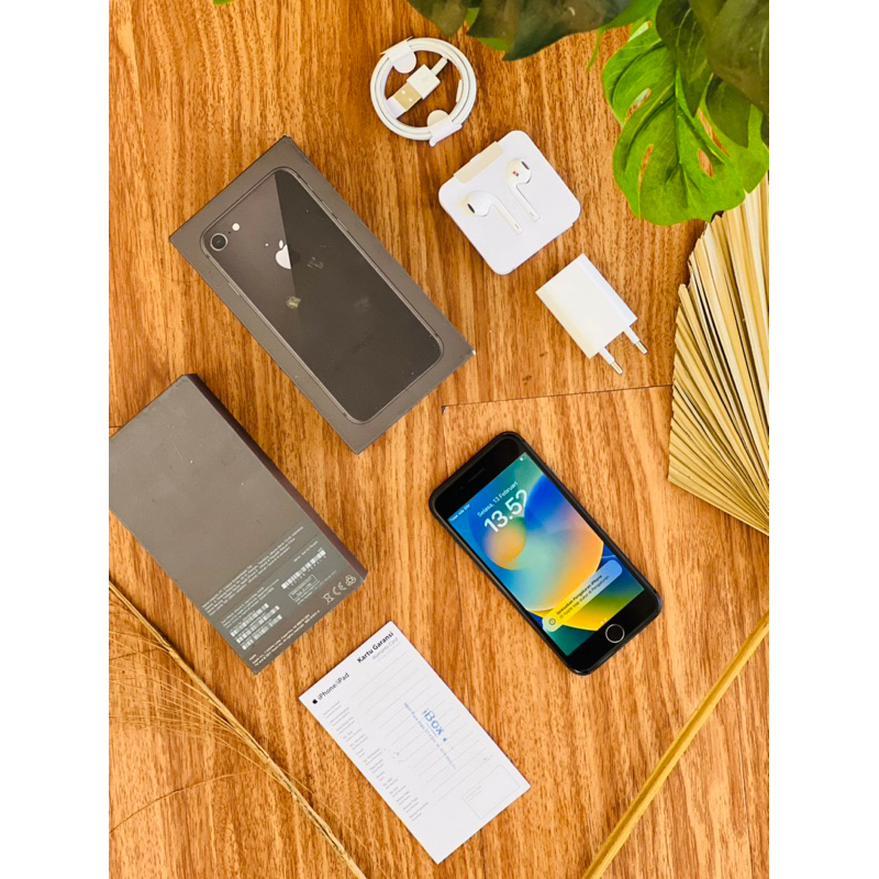 Iphone 8 64gb ex iBox Indonesia BH 90% keatas (Bebas Blokir Imei)