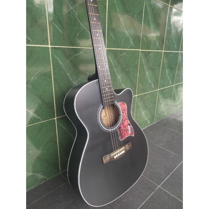 Gitar Akustik Merek Taylor Warna Hitam