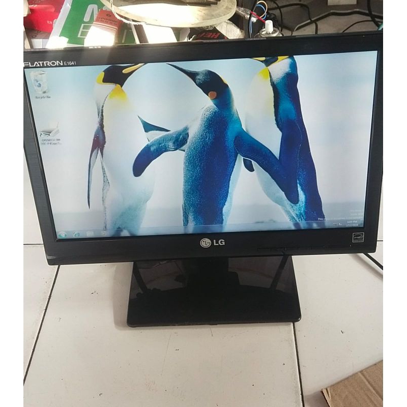 LCD monitor 16 inc