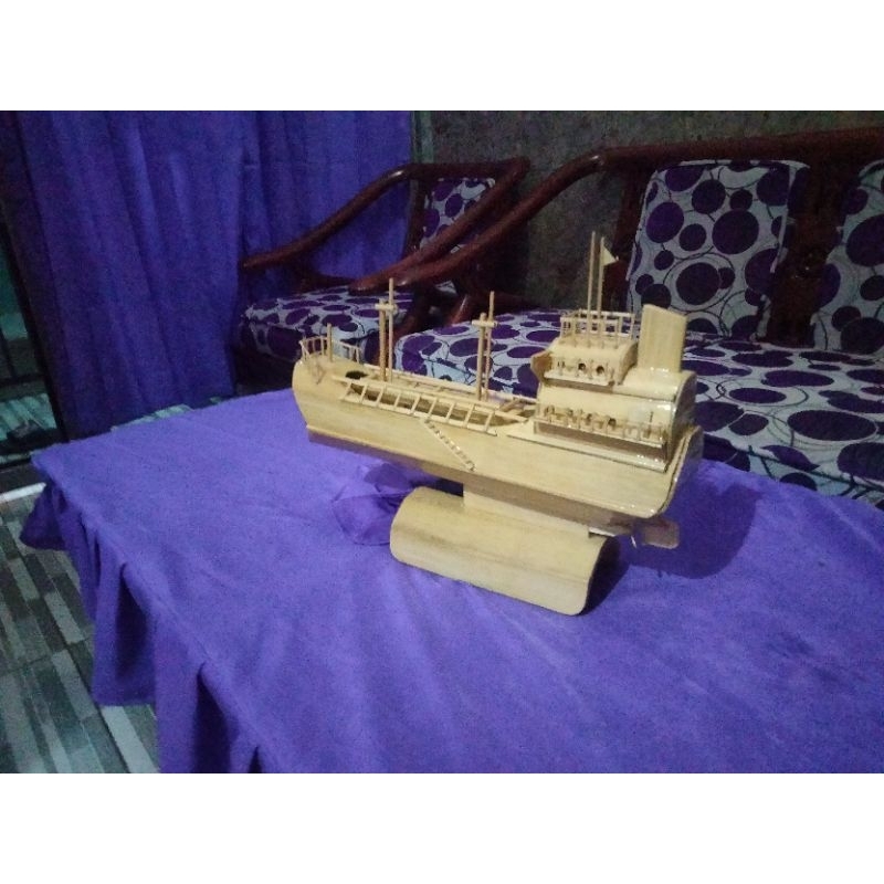 miniatur kapal tanker dari bambu