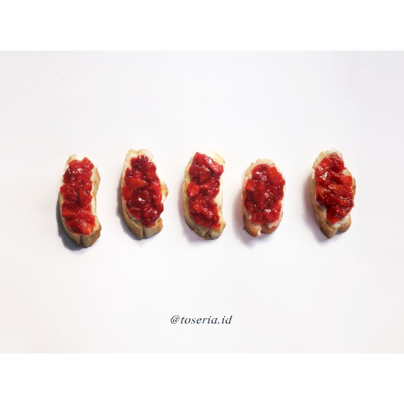 

Cheeseberry Crostini (4 pcs)
