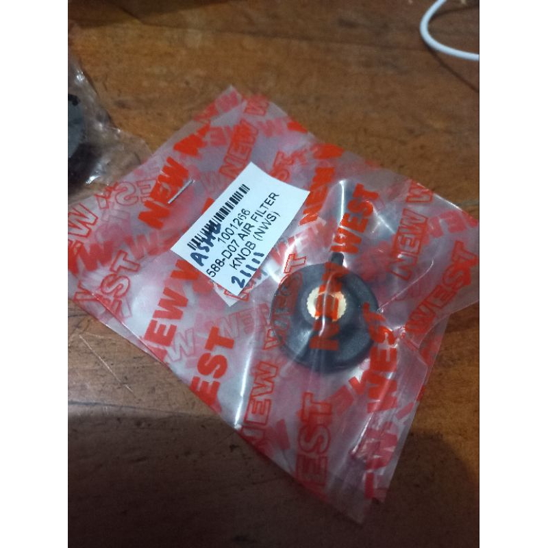 588-D07 AIR FILTER KNOB (NWS)CHAINSAW/SENSO