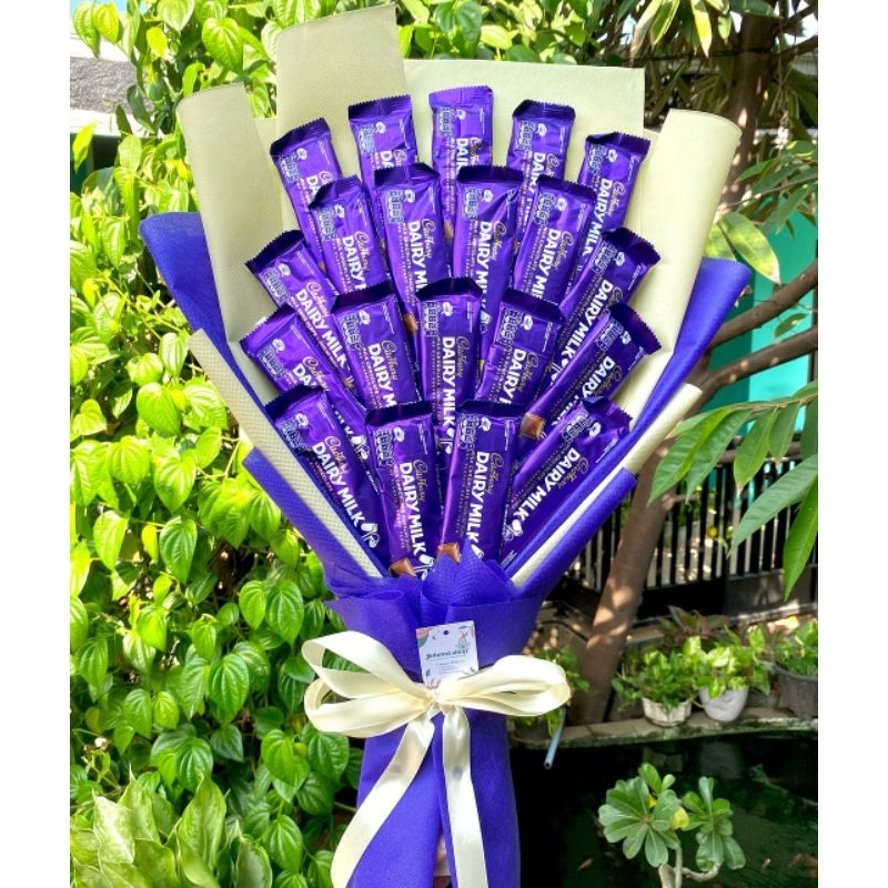 

BUKET CADBURY BESAR ISI 20 HADIAH WISUDA ULTAH