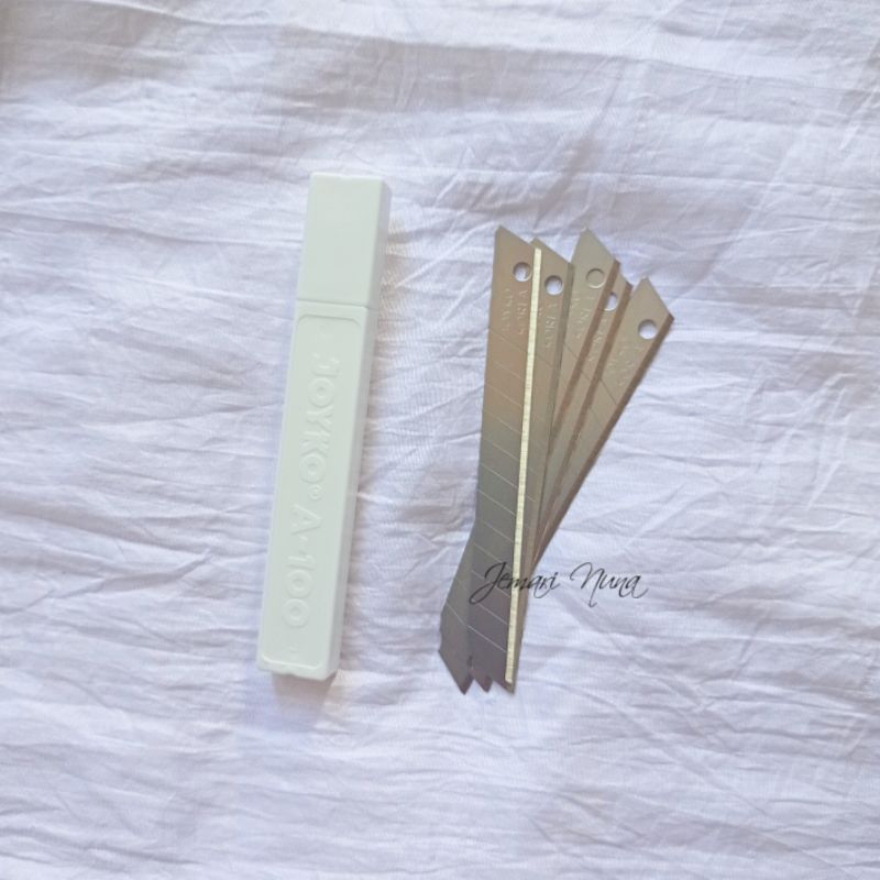 

Refil Cutter Joyko A100 (1 tube) Isi Ulang Pisau Ukuran Sedang | Cutter Blade Isi Pisau Pemotong Joyko