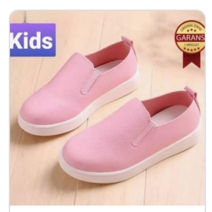 Dijual kakak sepatu casual anak S  L sepatu anak umur 12 THN bahan bagus